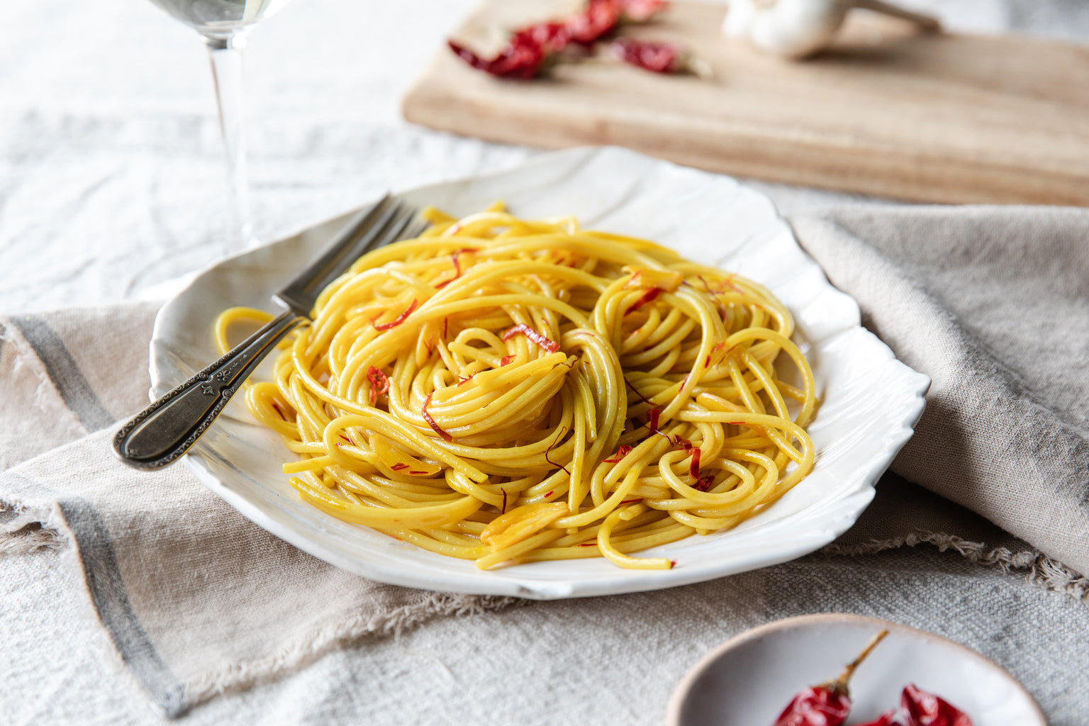 Aglio Olio e Peperoncinosaffron aglio olio e peperoncino spaghetti