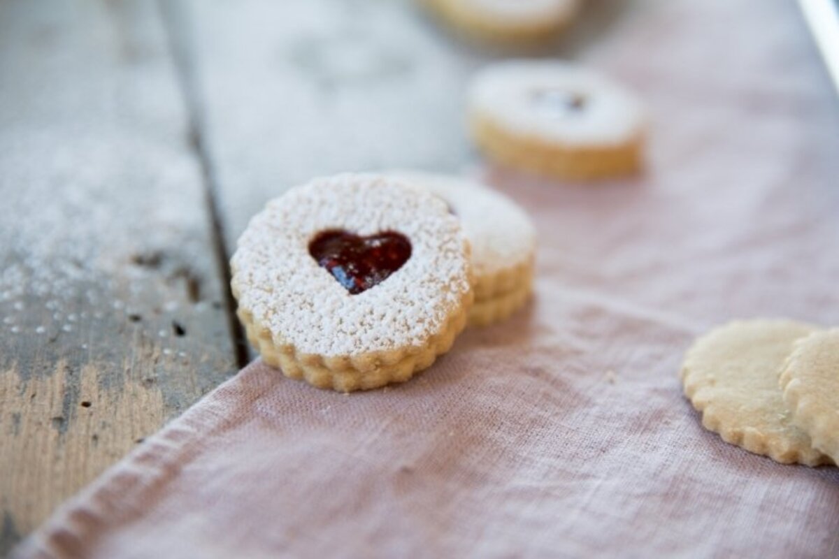 Einkorn Valentine Lintzer Cookies